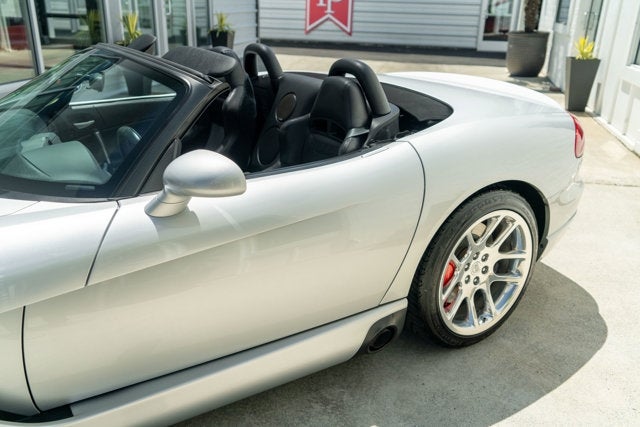 2004 Dodge Viper SRT10