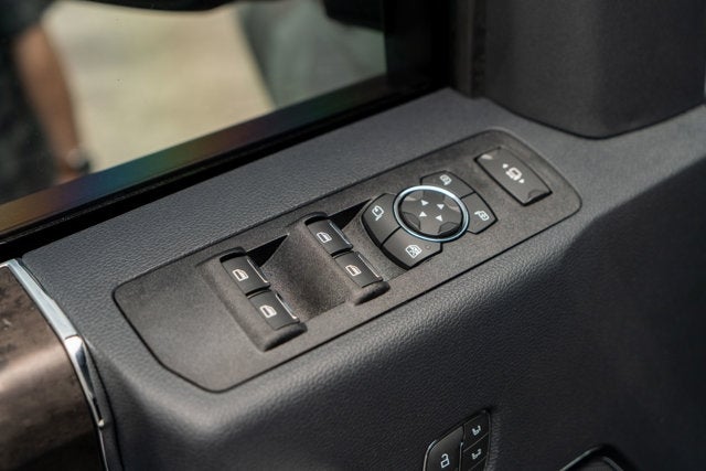 2022 Ford Super Duty F-550 DRW LARIAT