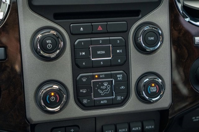 2014 Ford Super Duty F-350 SRW Lariat