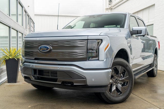 2022 Ford F-150 Lightning LARIAT