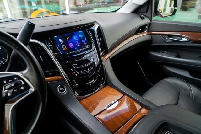 2016 Cadillac Escalade Luxury Collection