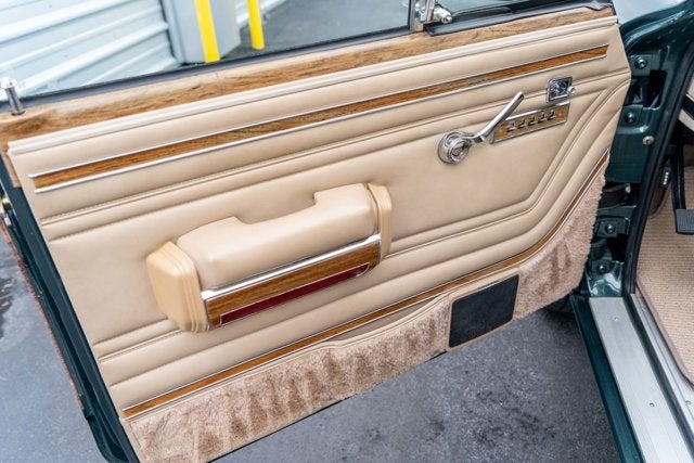 1991 Jeep Grand Wagoneer 4dr Wagon 4WD