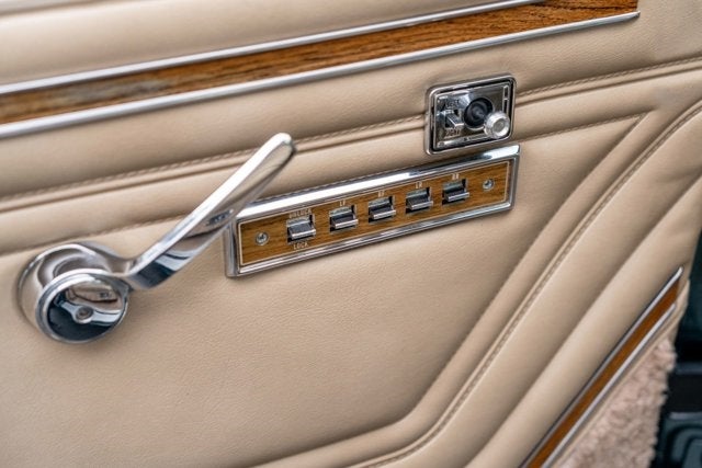 1991 Jeep Grand Wagoneer 4dr Wagon 4WD