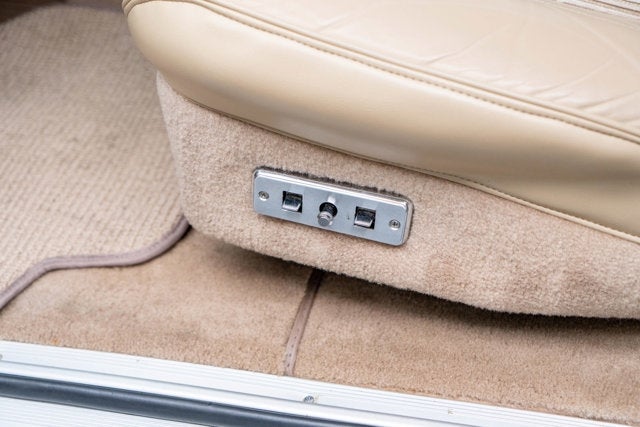 1991 Jeep Grand Wagoneer 4dr Wagon 4WD