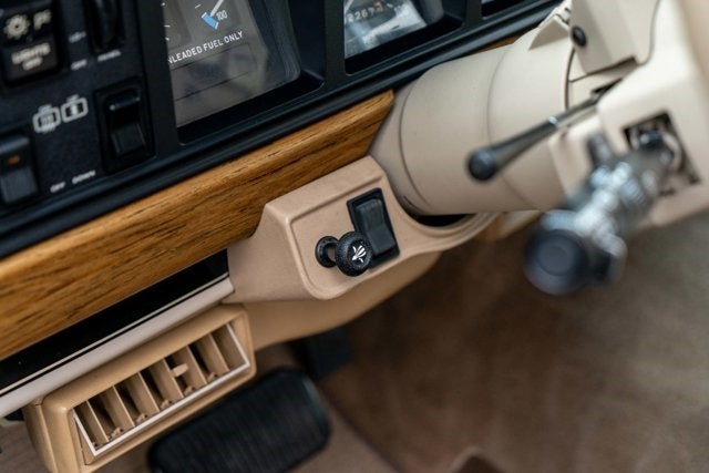 1991 Jeep Grand Wagoneer 4dr Wagon 4WD