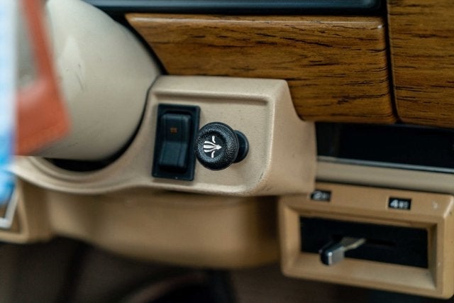 1991 Jeep Grand Wagoneer 4dr Wagon 4WD