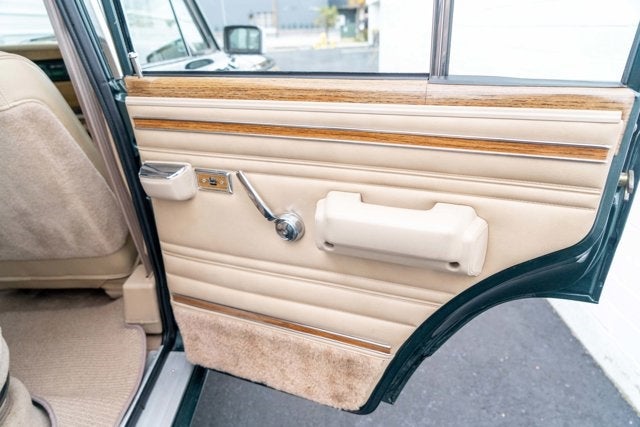 1991 Jeep Grand Wagoneer 4dr Wagon 4WD