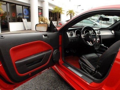 2005 Ford Mustang GT Deluxe