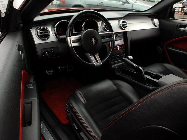 2005 Ford Mustang GT Deluxe
