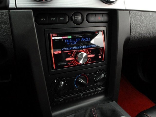 2005 Ford Mustang GT Deluxe