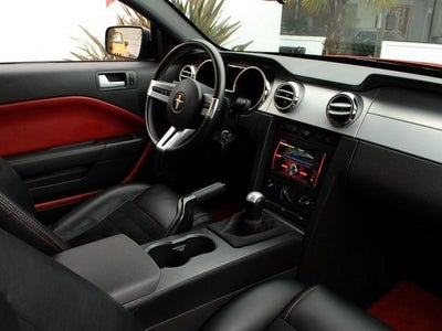 2005 Ford Mustang GT Deluxe