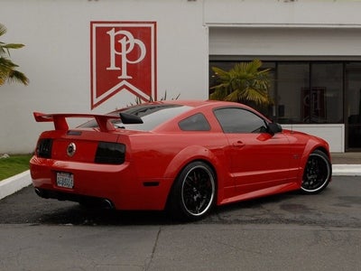2005 Ford Mustang GT Deluxe