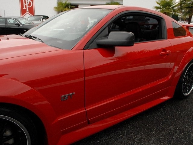 2005 Ford Mustang GT Deluxe