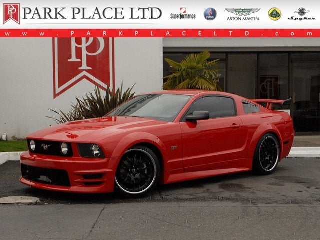 2005 Ford Mustang GT Deluxe