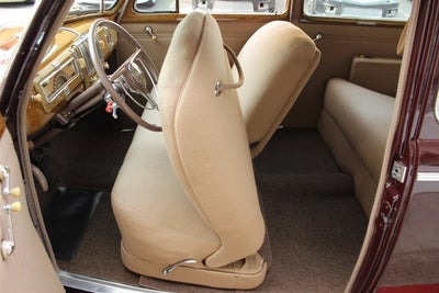 1940 Chevrolet Special Deluxe 2-Door Town Sedan