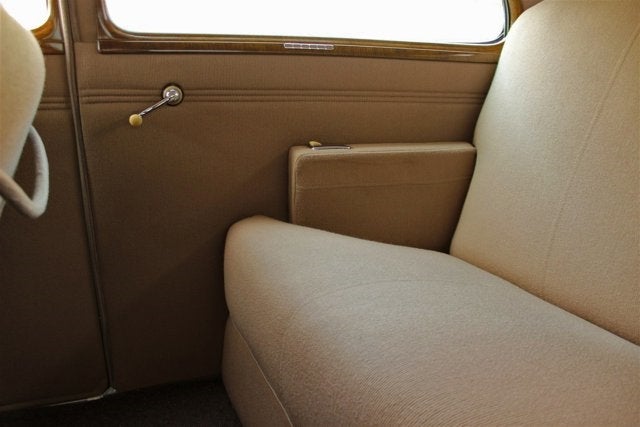 1940 Chevrolet Special Deluxe 2-Door Town Sedan