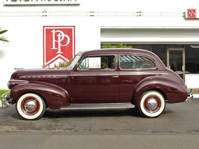 1940 Chevrolet Special Deluxe 2-Door Town Sedan