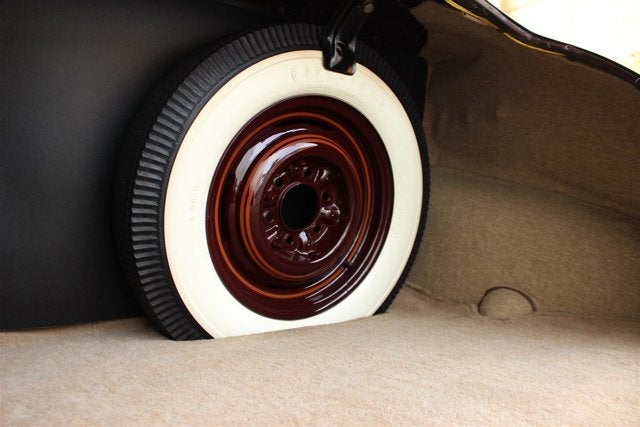 1940 Chevrolet Special Deluxe 2-Door Town Sedan