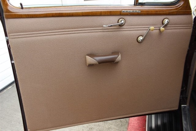 1940 Chevrolet Special Deluxe 2-Door Town Sedan