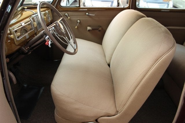 1940 Chevrolet Special Deluxe 2-Door Town Sedan