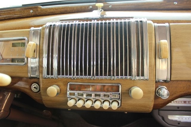 1940 Chevrolet Special Deluxe 2-Door Town Sedan