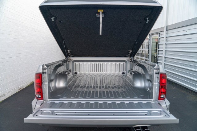 2005 Dodge Ram SRT-10 2dr Reg Cab 120.5" WB