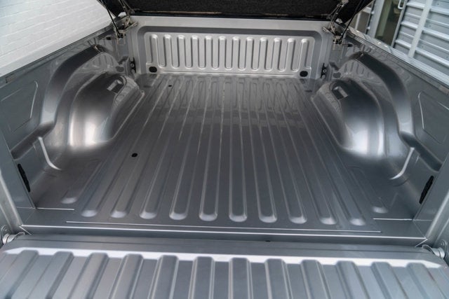 2005 Dodge Ram SRT-10 2dr Reg Cab 120.5" WB