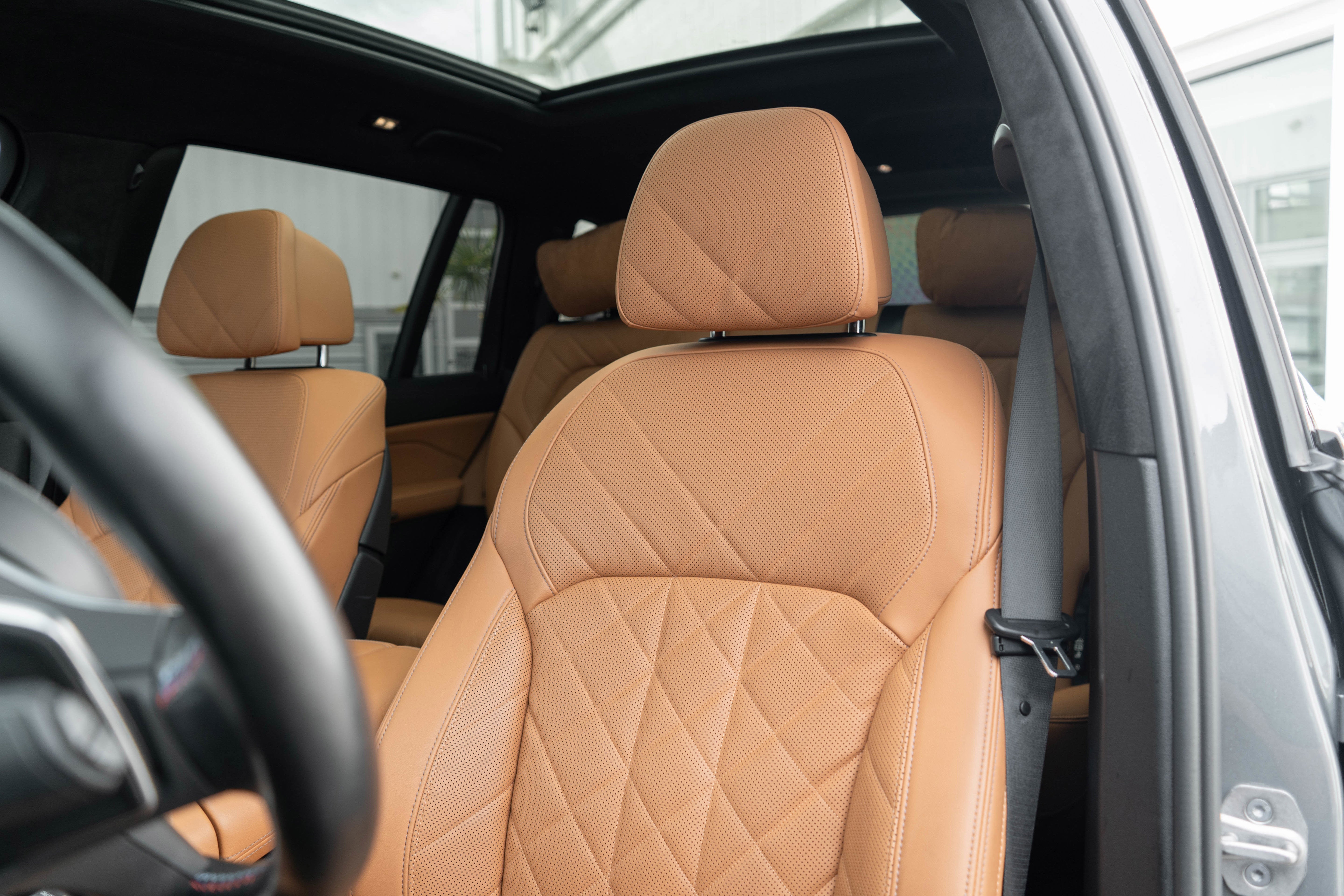 2023 BMW X7 M60i