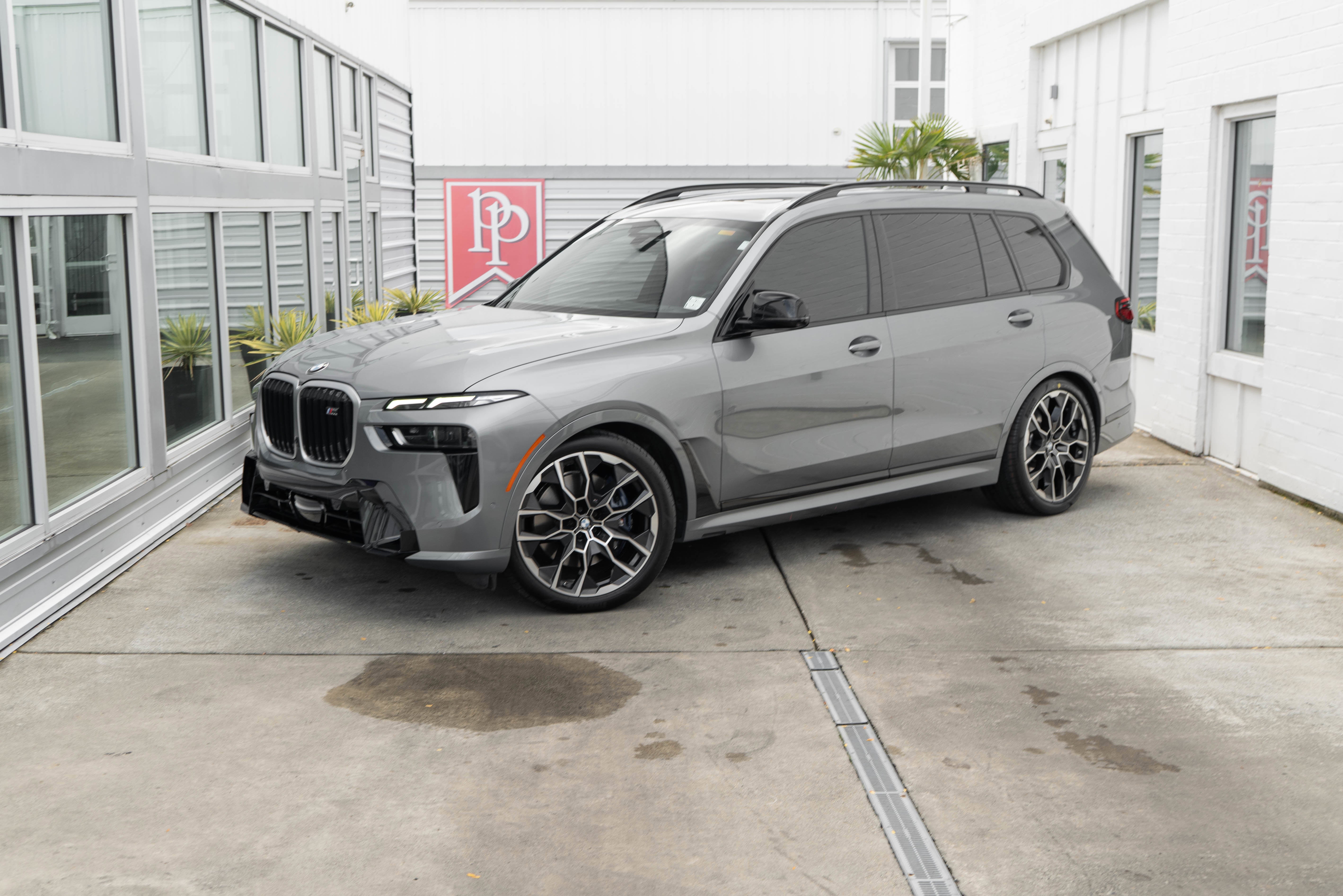 2023 BMW X7 M60i