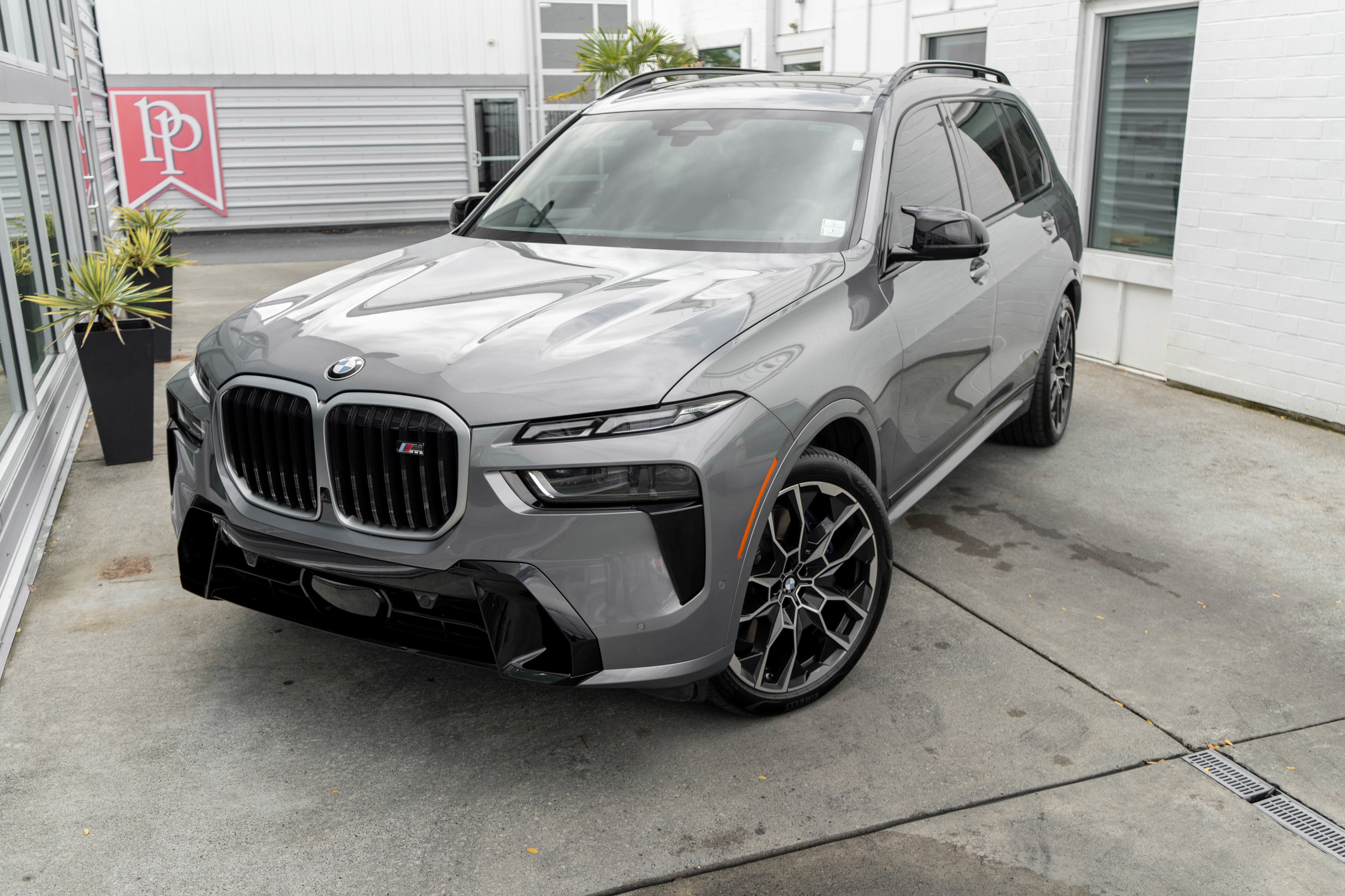 2023 BMW X7 M60i