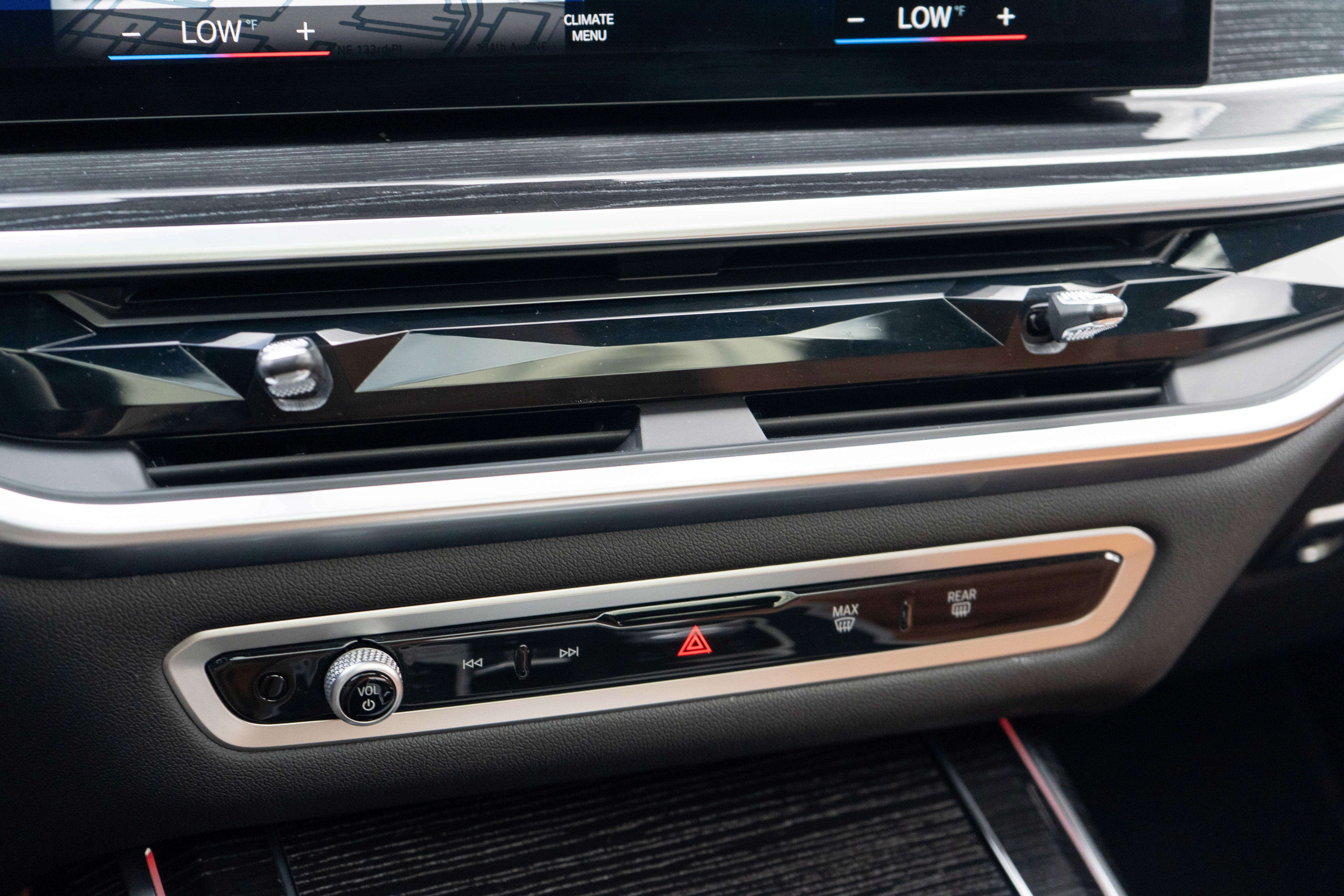 2023 BMW X7 M60i