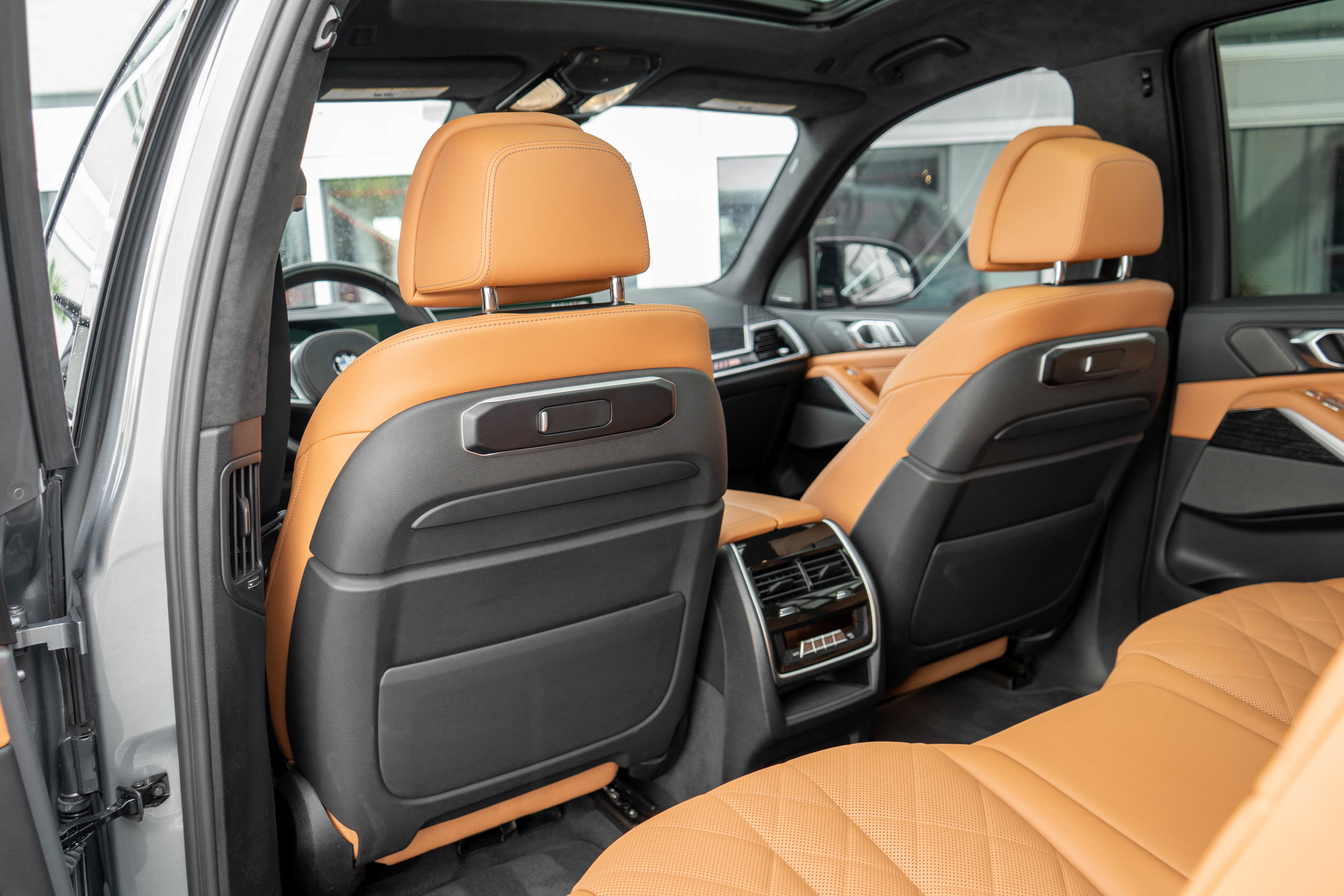 2023 BMW X7 M60i