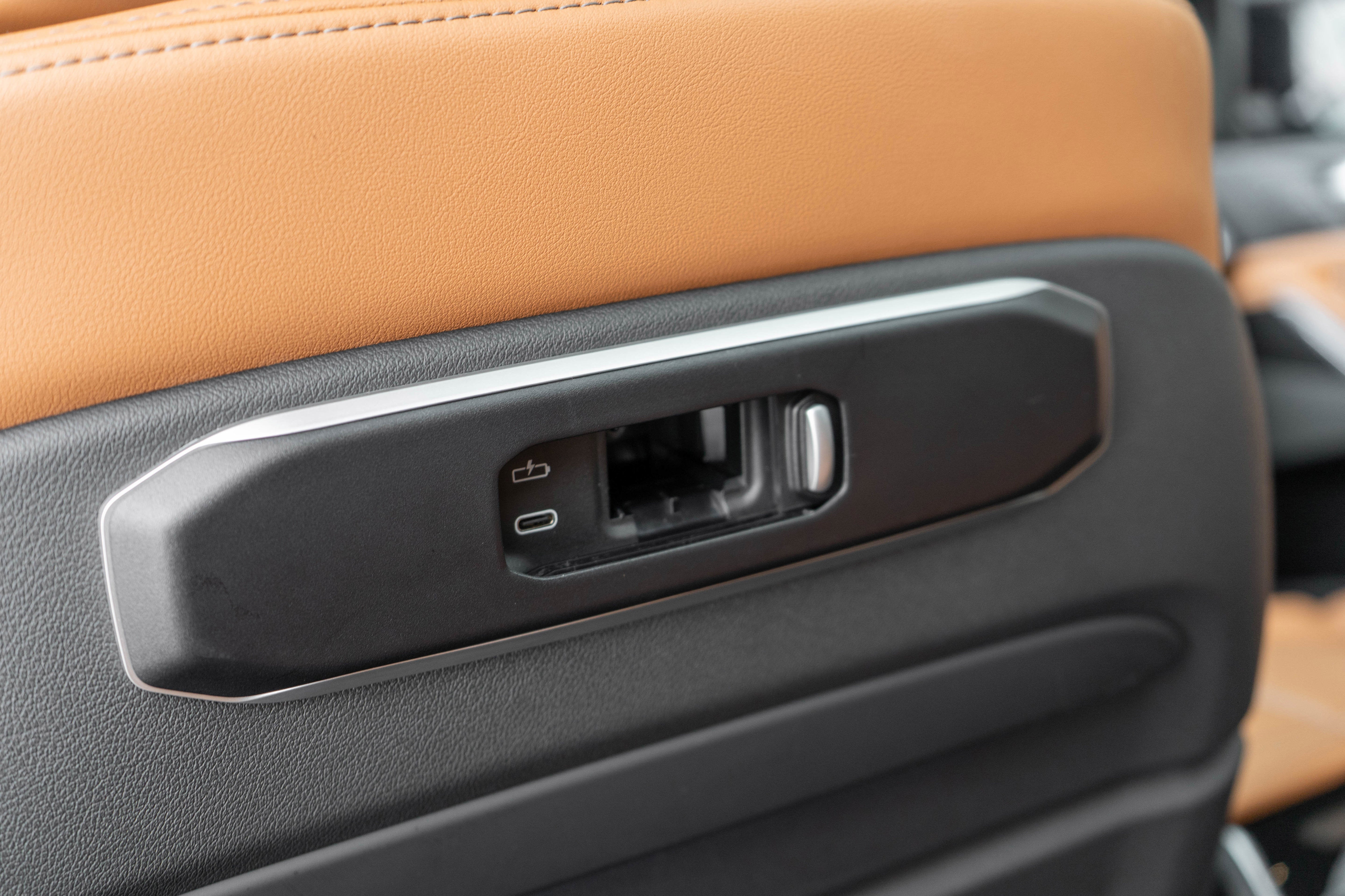 2023 BMW X7 M60i