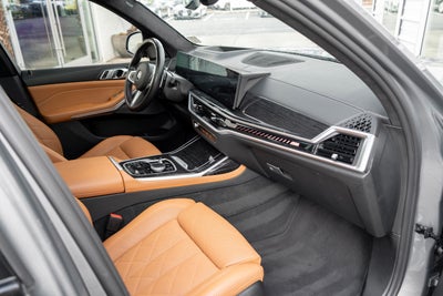 2023 BMW X7 M60i