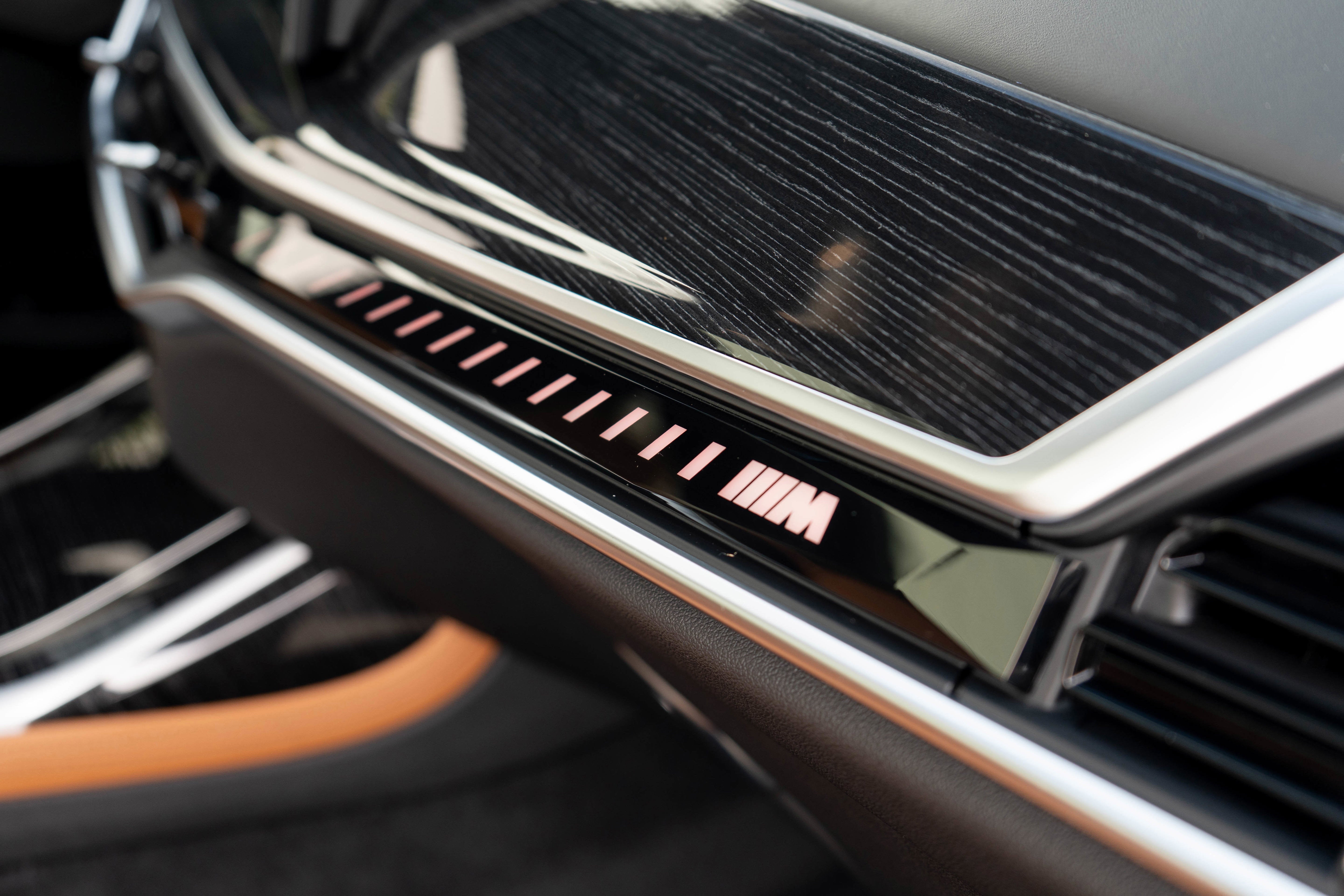 2023 BMW X7 M60i