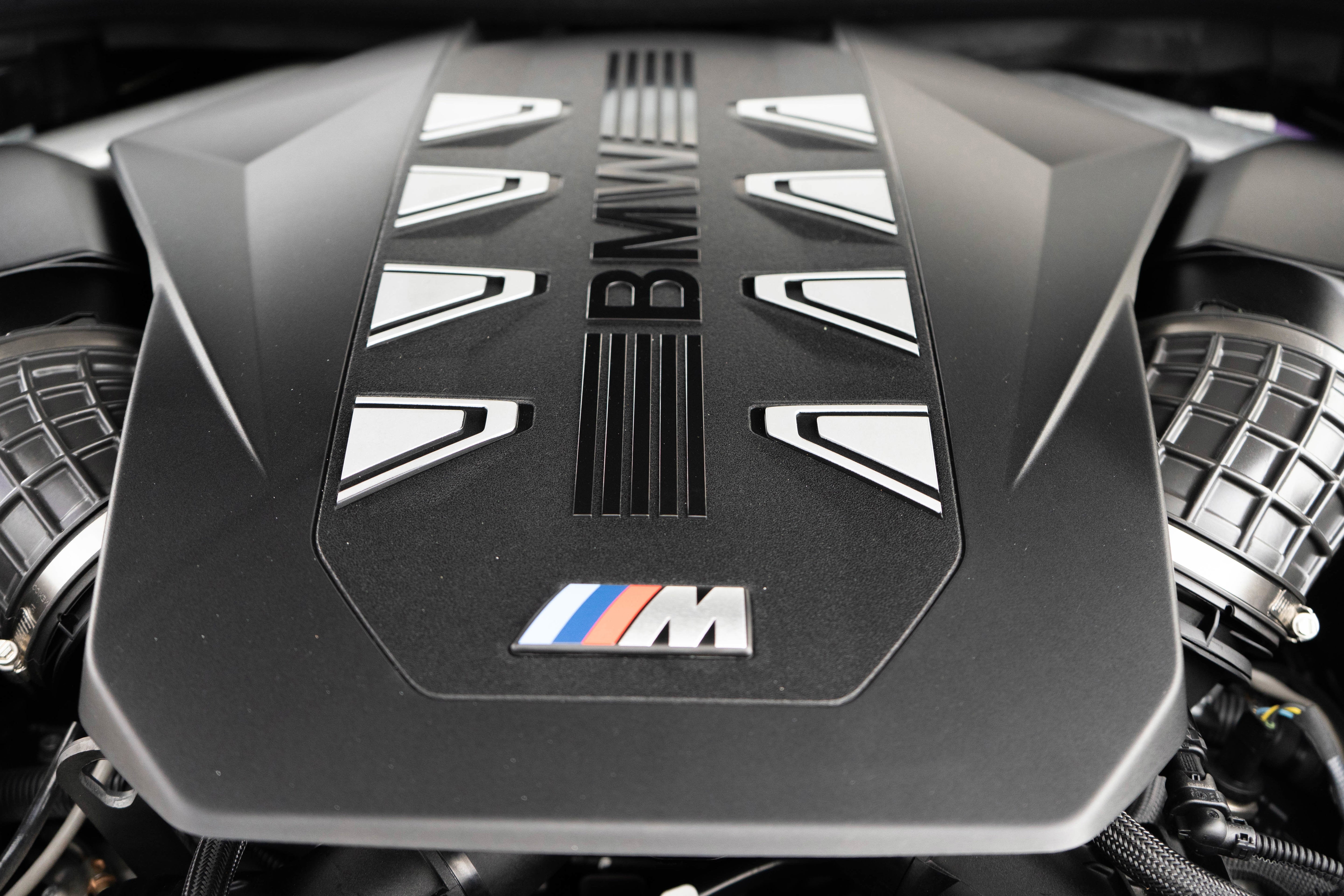 2023 BMW X7 M60i