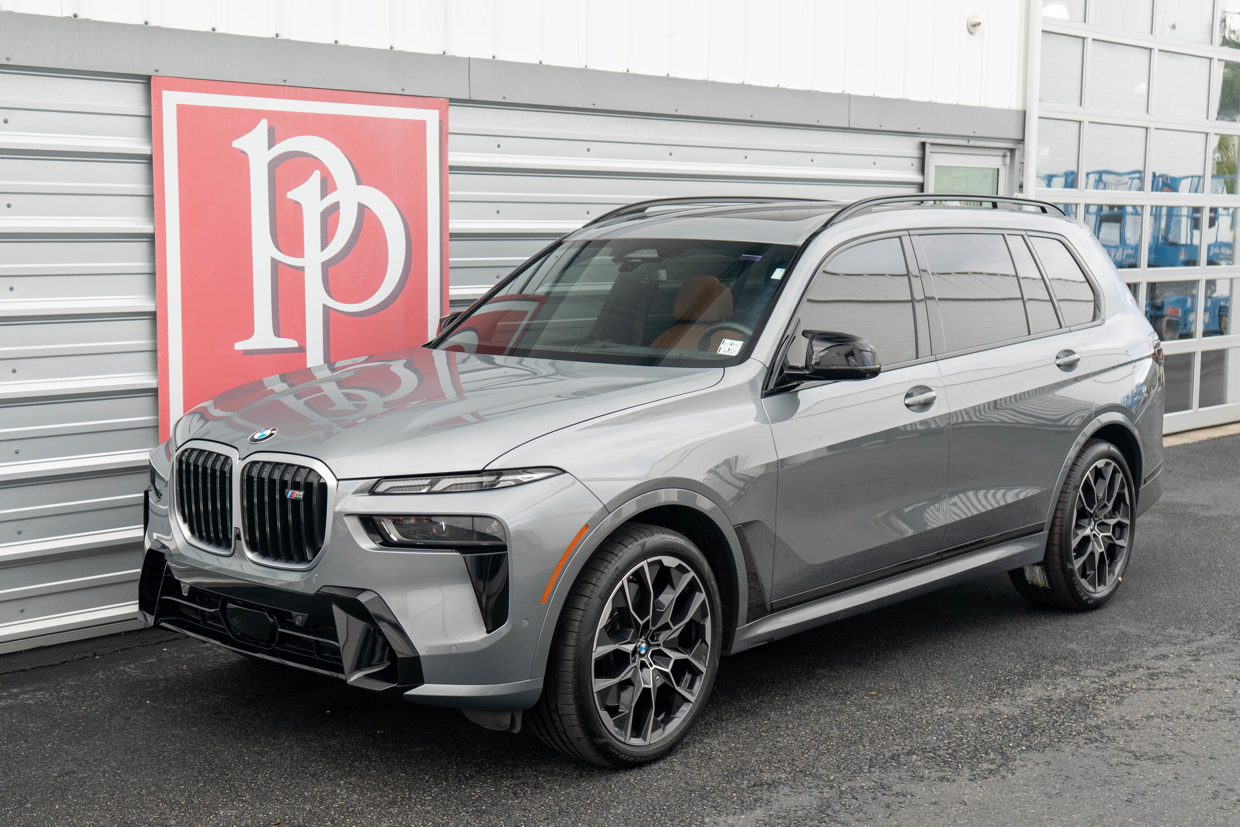 2023 BMW X7 M60i