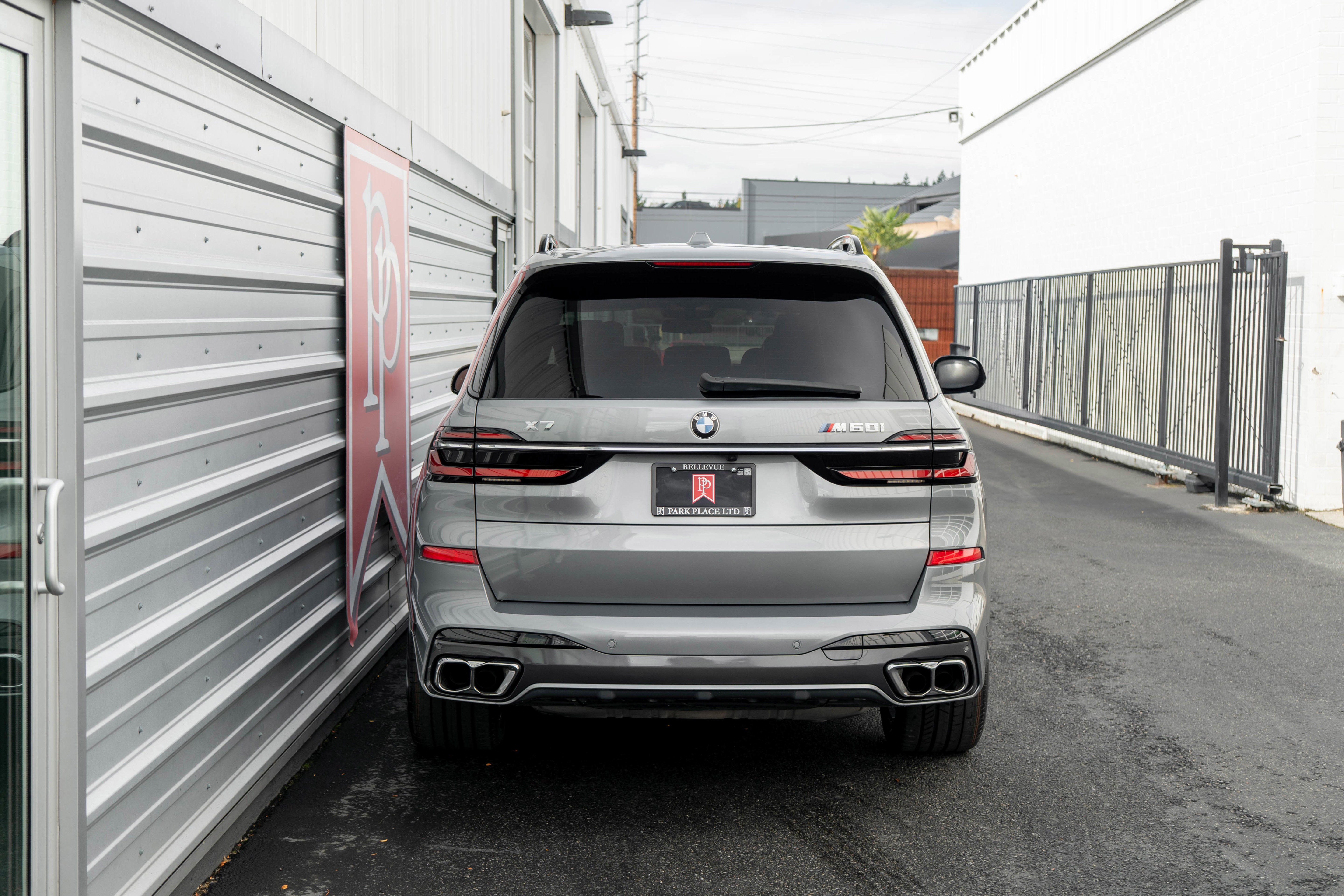2023 BMW X7 M60i