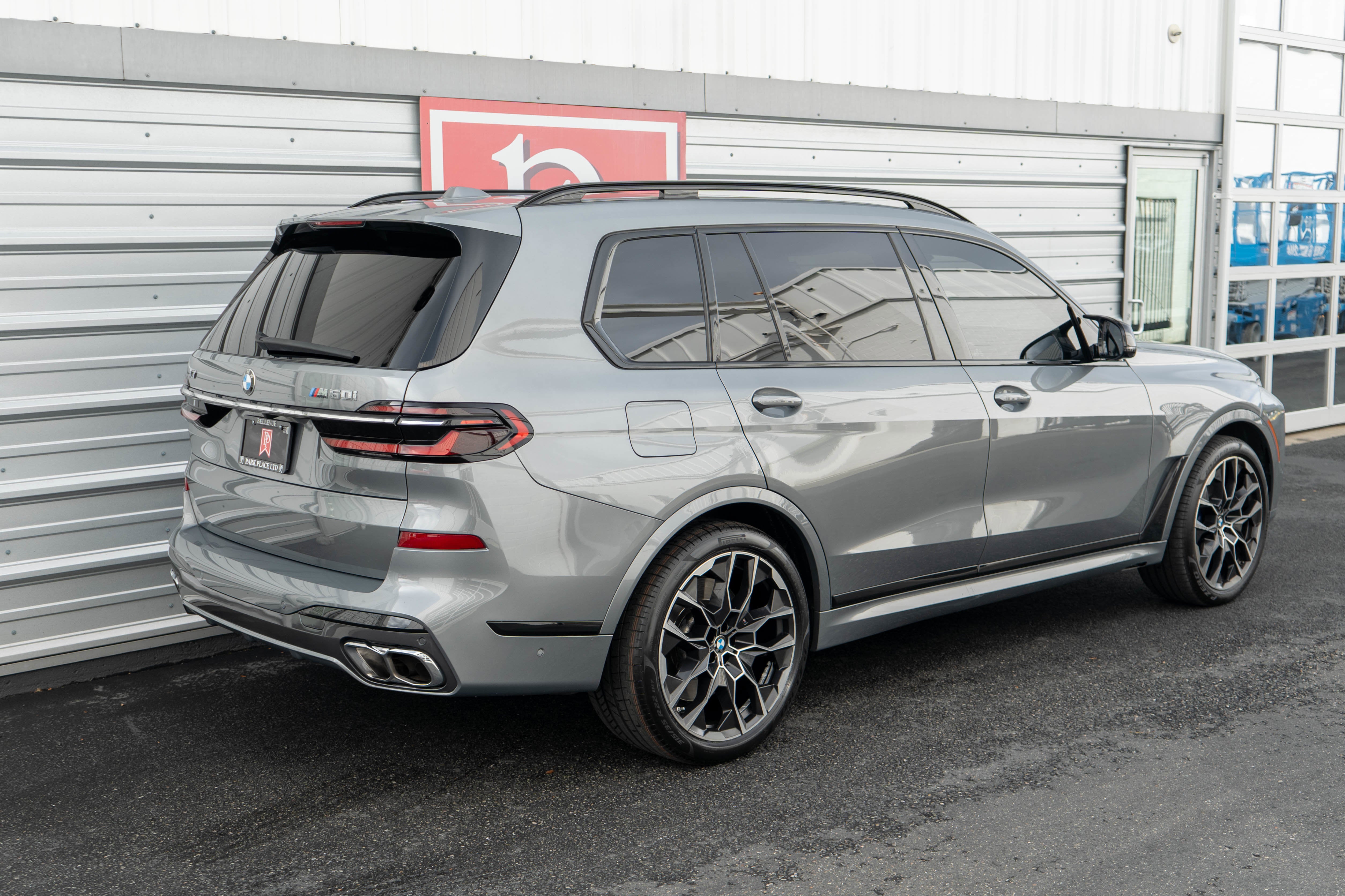 2023 BMW X7 M60i