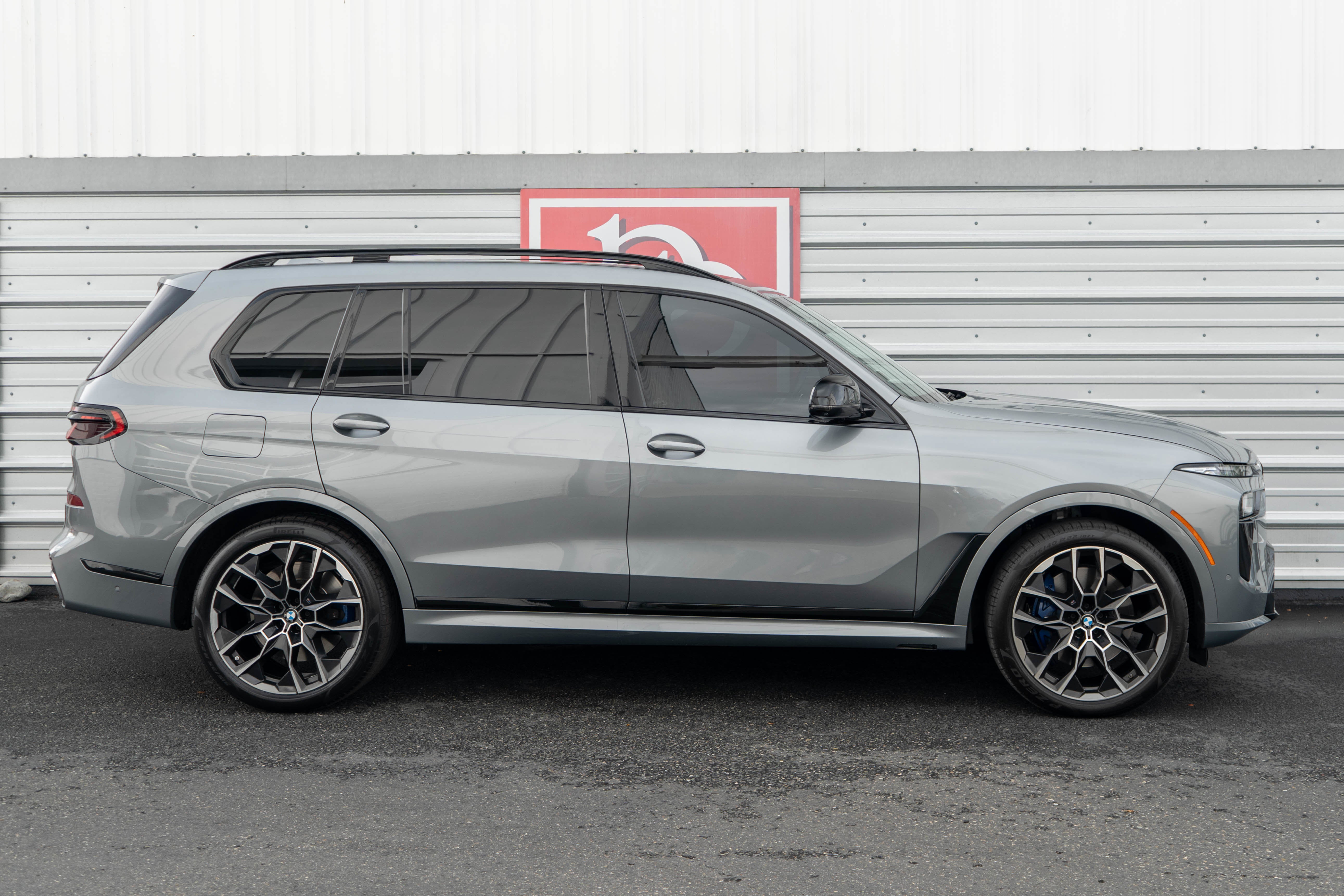 2023 BMW X7 M60i