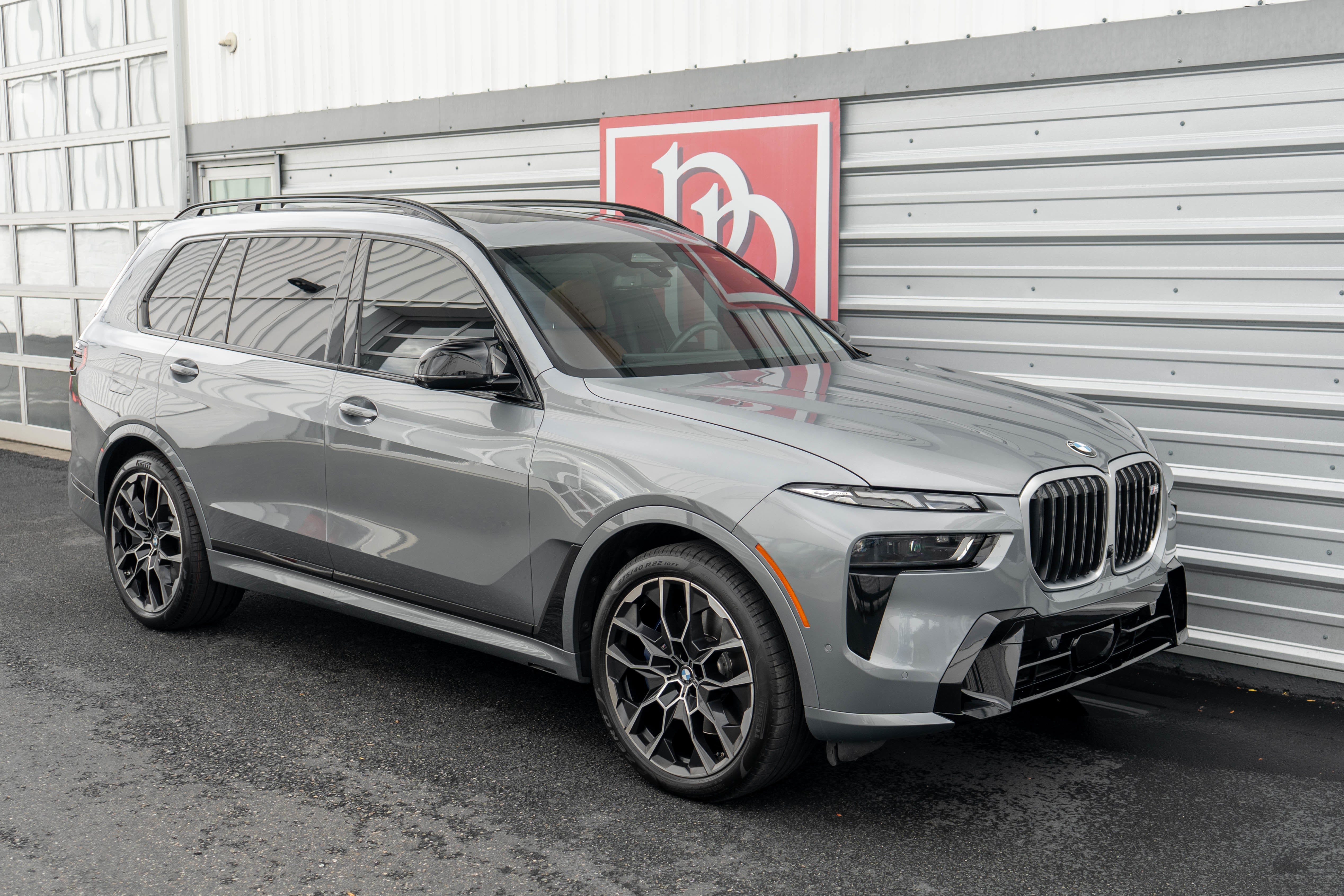 2023 BMW X7 M60i
