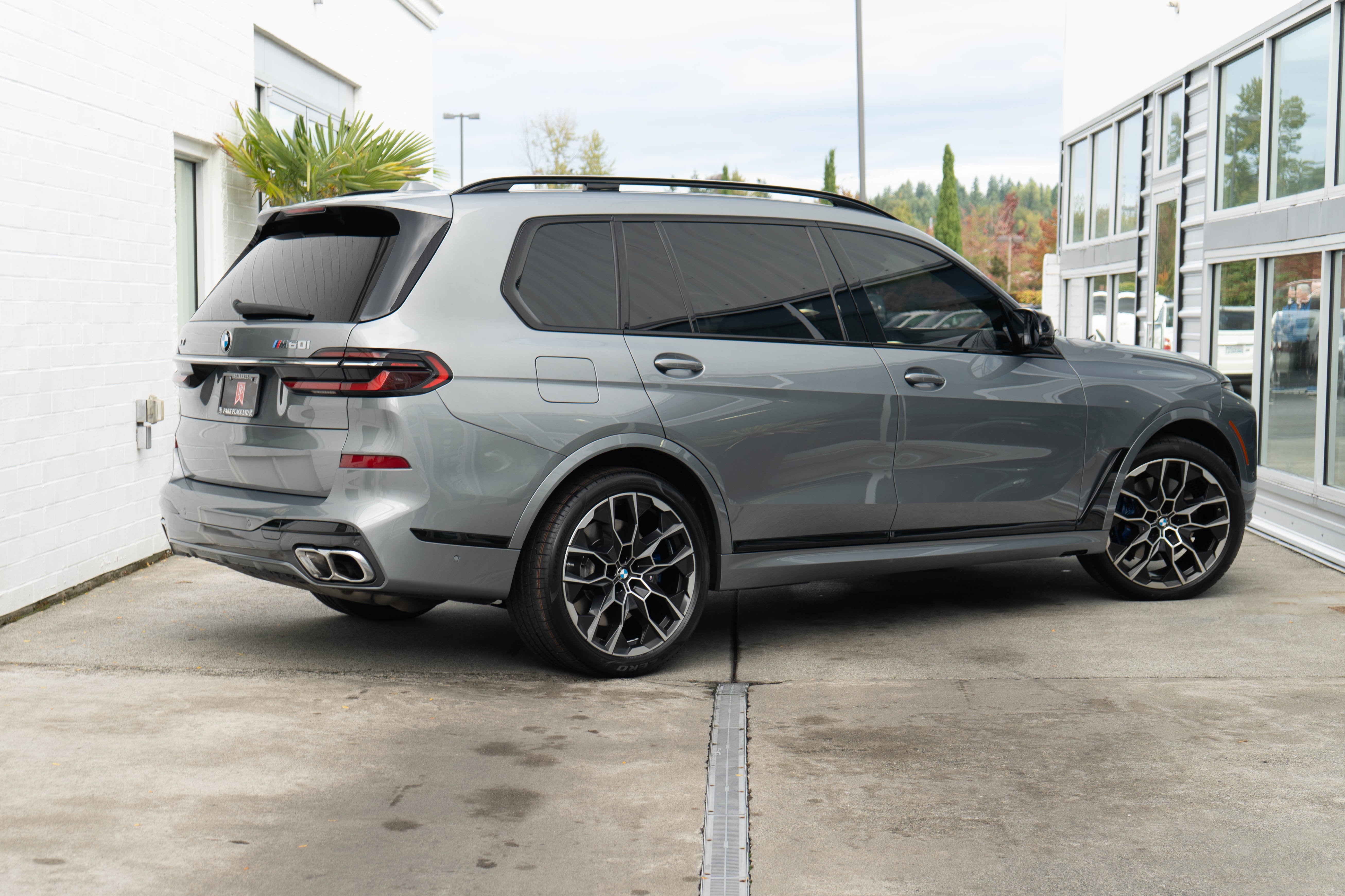 2023 BMW X7 M60i