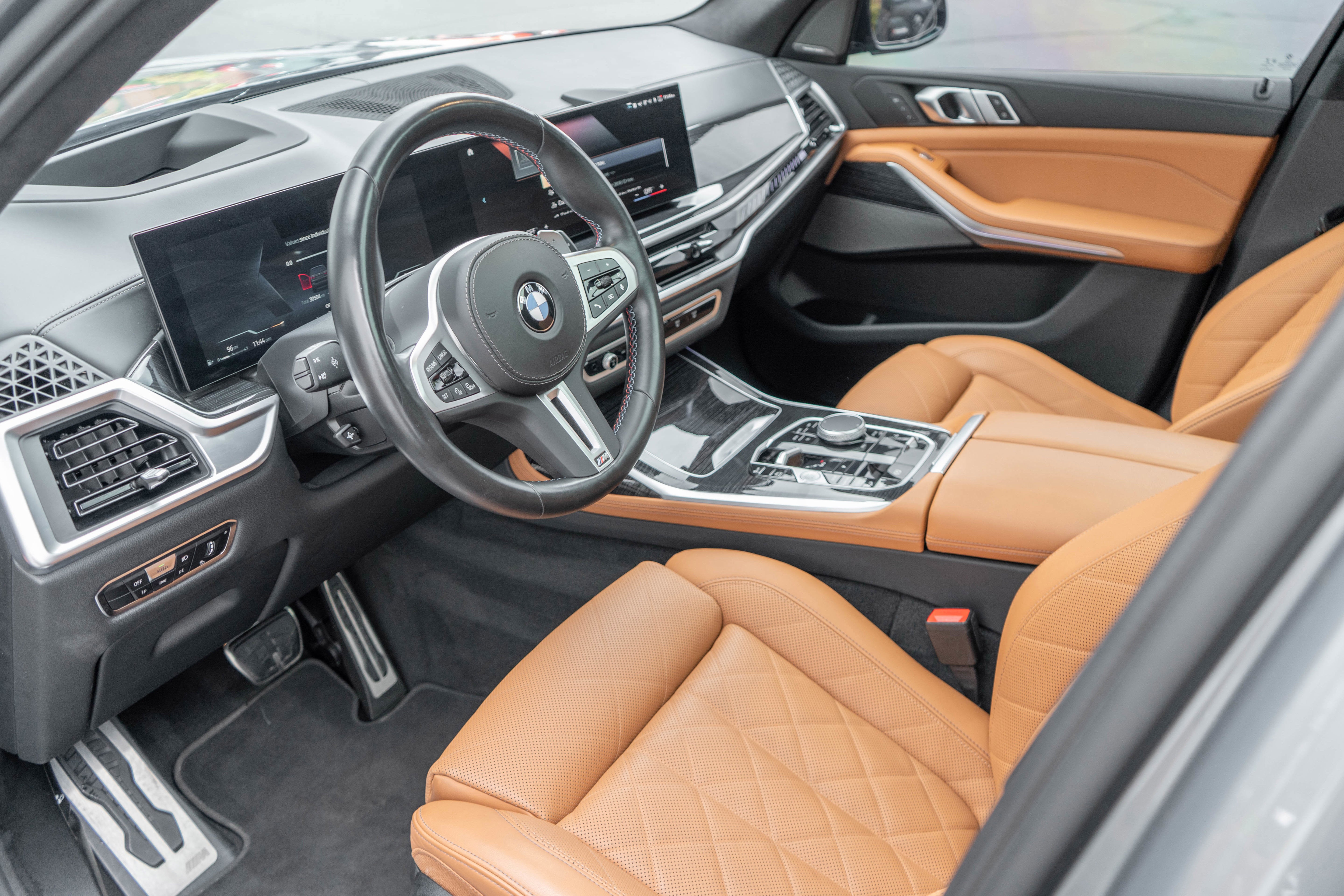 2023 BMW X7 M60i