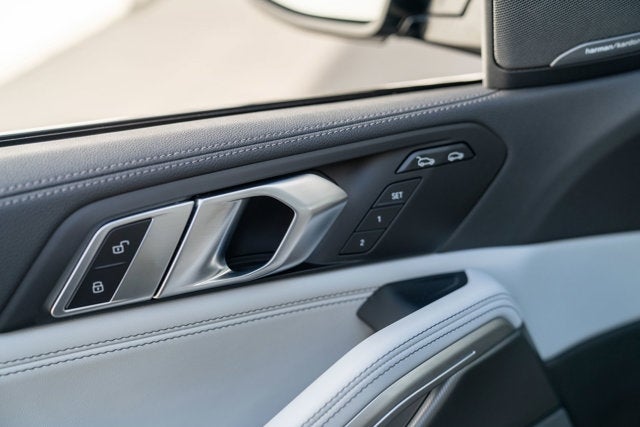 2023 BMW X6 xDrive40i