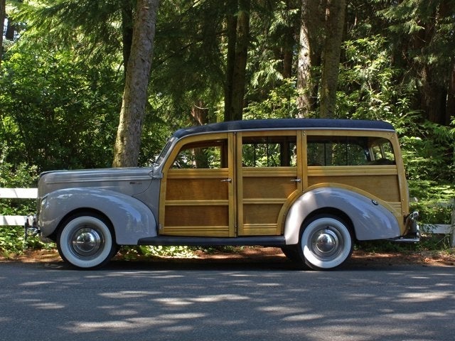 1940 Ford Deluxe Woodie Wagon