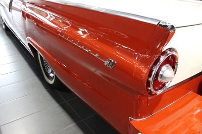 1957 Ford Fairlane 500 Skyliner