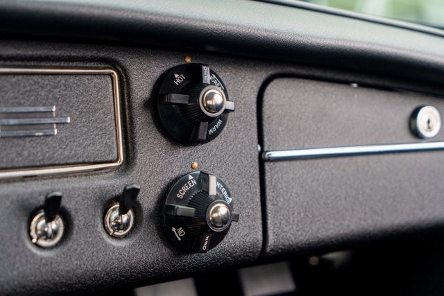 1967 MG B GT Base