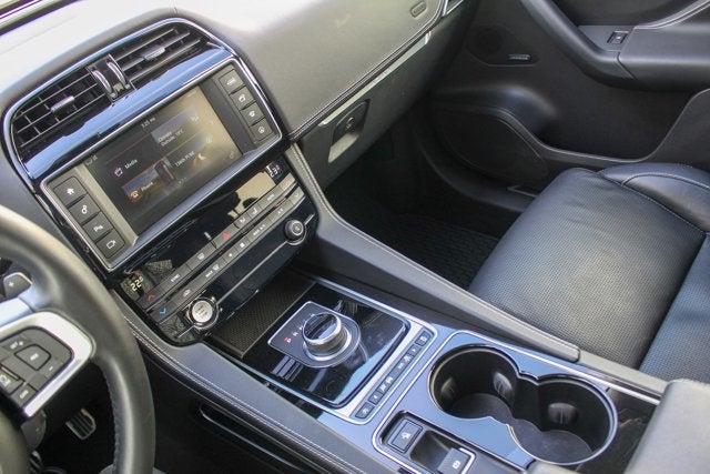 2017 Jaguar F-PACE 35t R-Sport