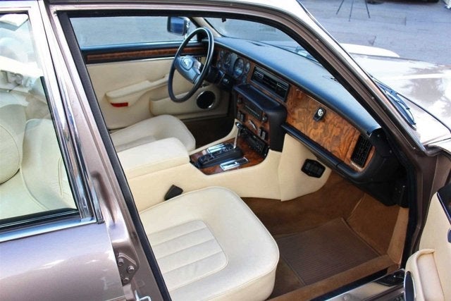 1986 Jaguar XJ6 Vanden Plas