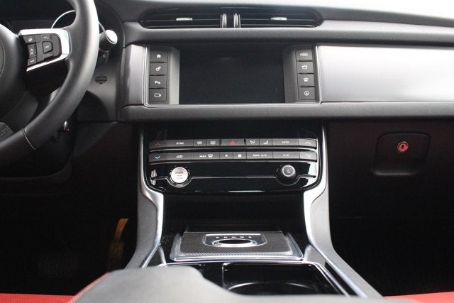 2016 Jaguar XF 35t R-Sport